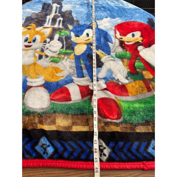 Sonic the Hedgehog red trimmed throw blanket with characters - Picture 7 of 7